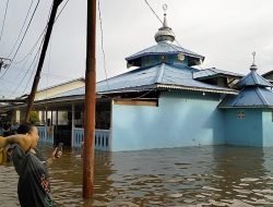 Warga Paal Sambut Ramadhan di Tengah Bencana Banjir