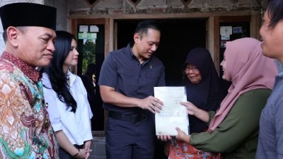 Terima Sertipikat Tanah Elektronik Satu Lembar dari Menteri AHY, Pengusaha Mebel di Jateng: Tidak Khawatir Karena Simpel dan Aman