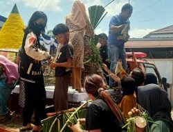 Momen Grebeg Suro, Gunungan Hasil Bumi Jadi Rebutan Warga