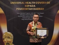 Komitmen Terhadap Pelayanan Kesehatan, Pemkab Melawi Diganjar Penghargaan UHC Awards 2024