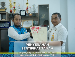 Amankan Aset, Kepala Kantah Melawi Serahkan Tiga Sertipikat Elektronik ke PLN