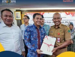 Selamatkan Setengah Triliun Aset Negara, Wamen ATR/Waka BPN Serahkan Sertipikat Tanah ke Pemkot Malang