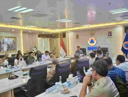 Menteri Nusron Siapkan 50 Hektare Tanah untuk Relokasi Korban Erupsi Gunung Lewotobi Laki-Laki