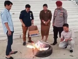 KPU Melawi Musnahkan 49 Surat Suara Rusak dan Sisa