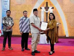 Jelang Misa Natal, Menteri Nusron Serahkan SHM untuk Gereja Kristen Pasundan Jakarta Timur