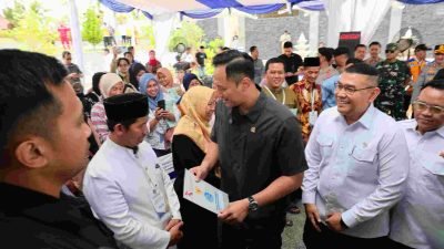 Menko AHY dan Wamen Ossy Serahkan 34 Sertipikat Tanah kepada Masyarakat Lebak dan Serang