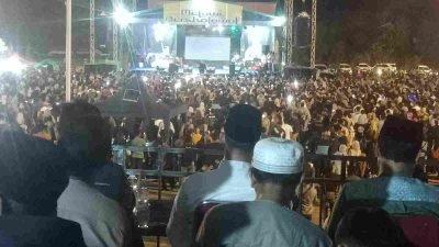 Lantunan Sholawat Menggema Bersama Haddad Alwi dan Ribuan Masyarakat