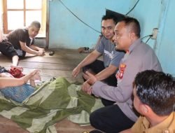 Kapolres Melawi Serahkan Kursi Roda Gratis, Warga Terharu