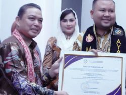 Ria Norsan Kukuhkan Bupati dan Ketua TP PKK Sebagai Ayah Bunda Genre Melawi