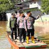 Kapolres Melawi Tinjau Lokasi Banjir di Beberapa Titik Sembari Sampaikan Imbauan
