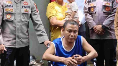 Dua Warga Desa Sidomulyo Dapat Kursi Roda dari Polisi