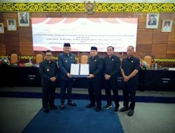 PAD Melonjak, TKD Merosot: DPRD dan Bupati Teken APBD Melawi 2026