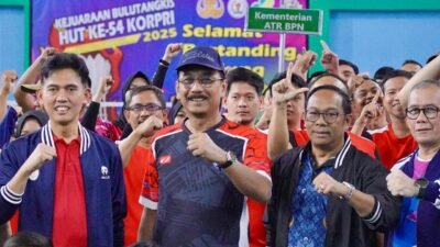 Sekjen ATR/BPN Ikuti Laga Eksibisi Pembukaan Kejuaraan Bulutangkis HUT ke-54 KORPRI