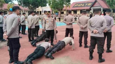 Kapolres Melawi Cek Disiplin dan Kesiapan Personel Saat Apel Pagi