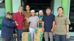 Program Sedekah Air Minum, LAZISMU Melawi Distribusikan Air Mineral Tahap Kedua