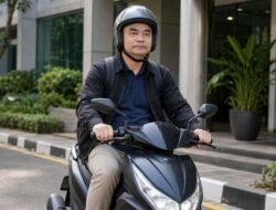 Sekda Melawi Pelopori Penghematan BBM dengan Mengendarai Sepeda Motor ke Kantor