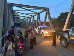 Respons Cepat Hotline 110, Polres Melawi Bubarkan Aksi Balap Liar di Jembatan Melawi II