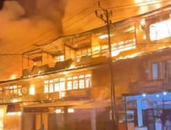 Dini Hari Idul Adha Kebakaran Hebat Landa Pusat Pasar Nanga Pinoh, 16 Ruko Hangus Terbakar