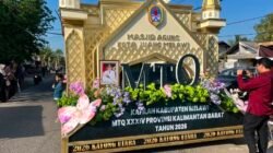 Melawi Tampilkan Miniatur Masjid Agung Juang, Mobil Hias Jadi Perhatian di Pawai MTQ Kalbar XXXIV