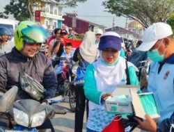 Kualitas Udara Menurun, Dinkes dan TP PKK Melawi Bagikan Masker Gratis kepada Masyarakat