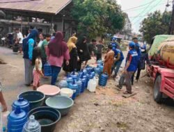 Kekeringan Mencekam Melawi, KPA Ciwanadri Pasok Air Bersih ke Sejumlah Desa