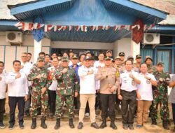 Karhutla Melawi Meluas, Bupati Tekankan Kesiapsiagaan dan Peran Aktif Pemerintah Desa
