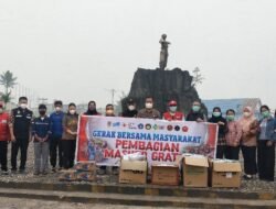 Kabut Asap Masih Menyelimuti Melawi, PMI Bagikan Ribuan Masker dan Imbau Warga Waspada